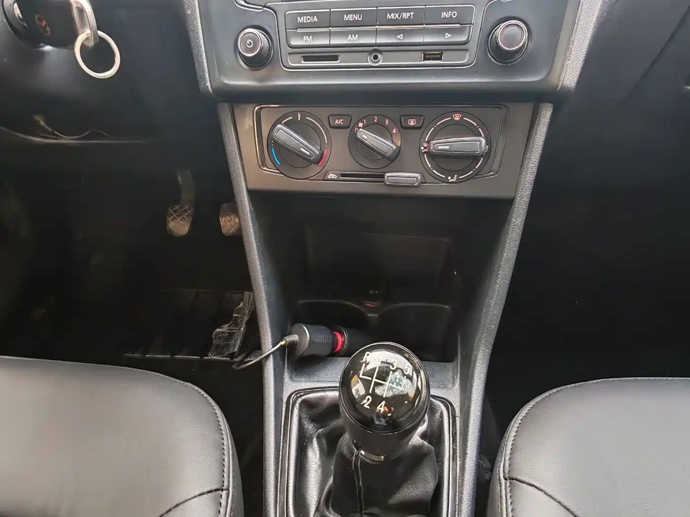 Volkswagen Jetta 2013 1.4L Manual Comfort фото 12