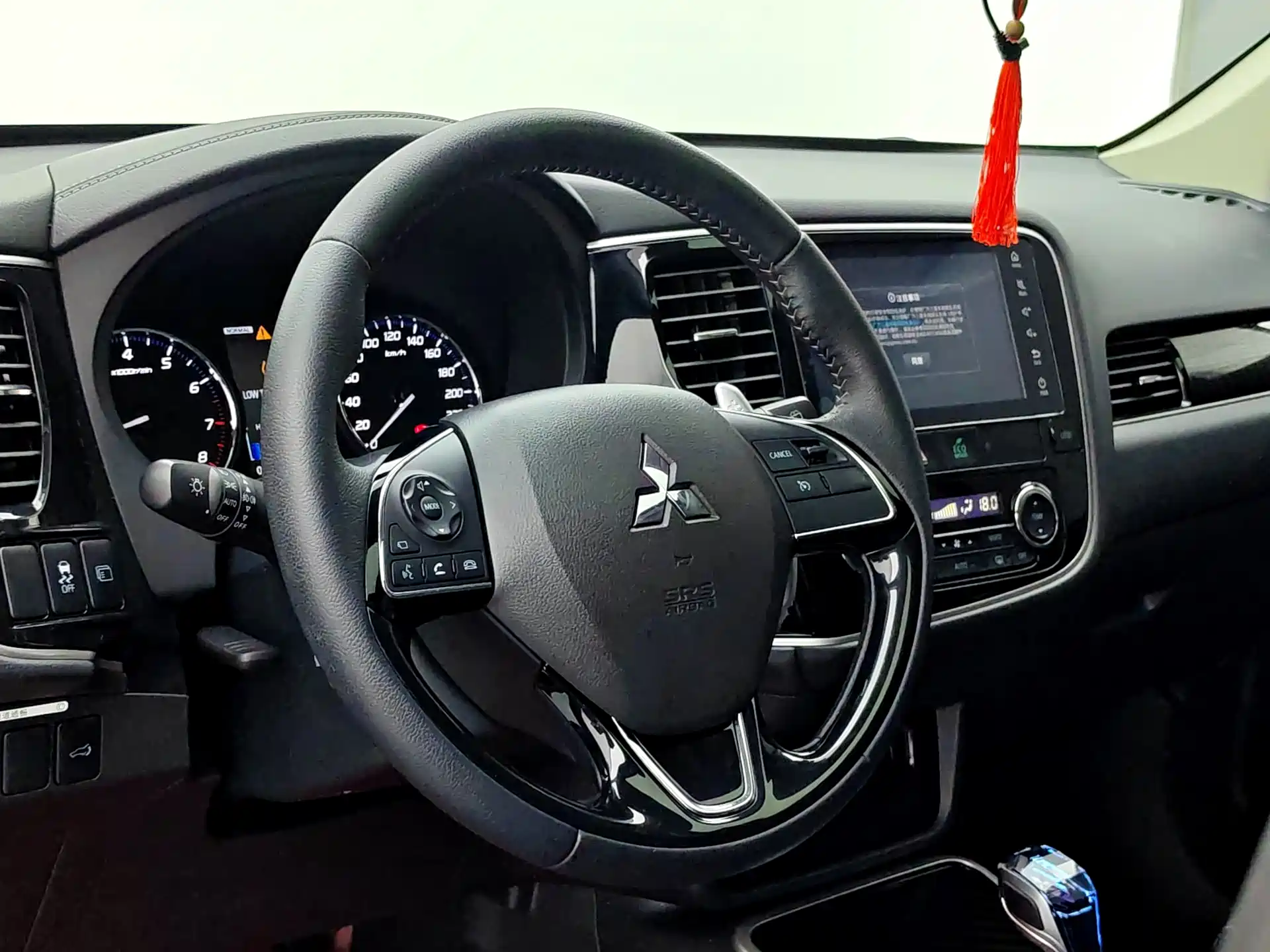 Фото 10 - Mitsubishi Outlander