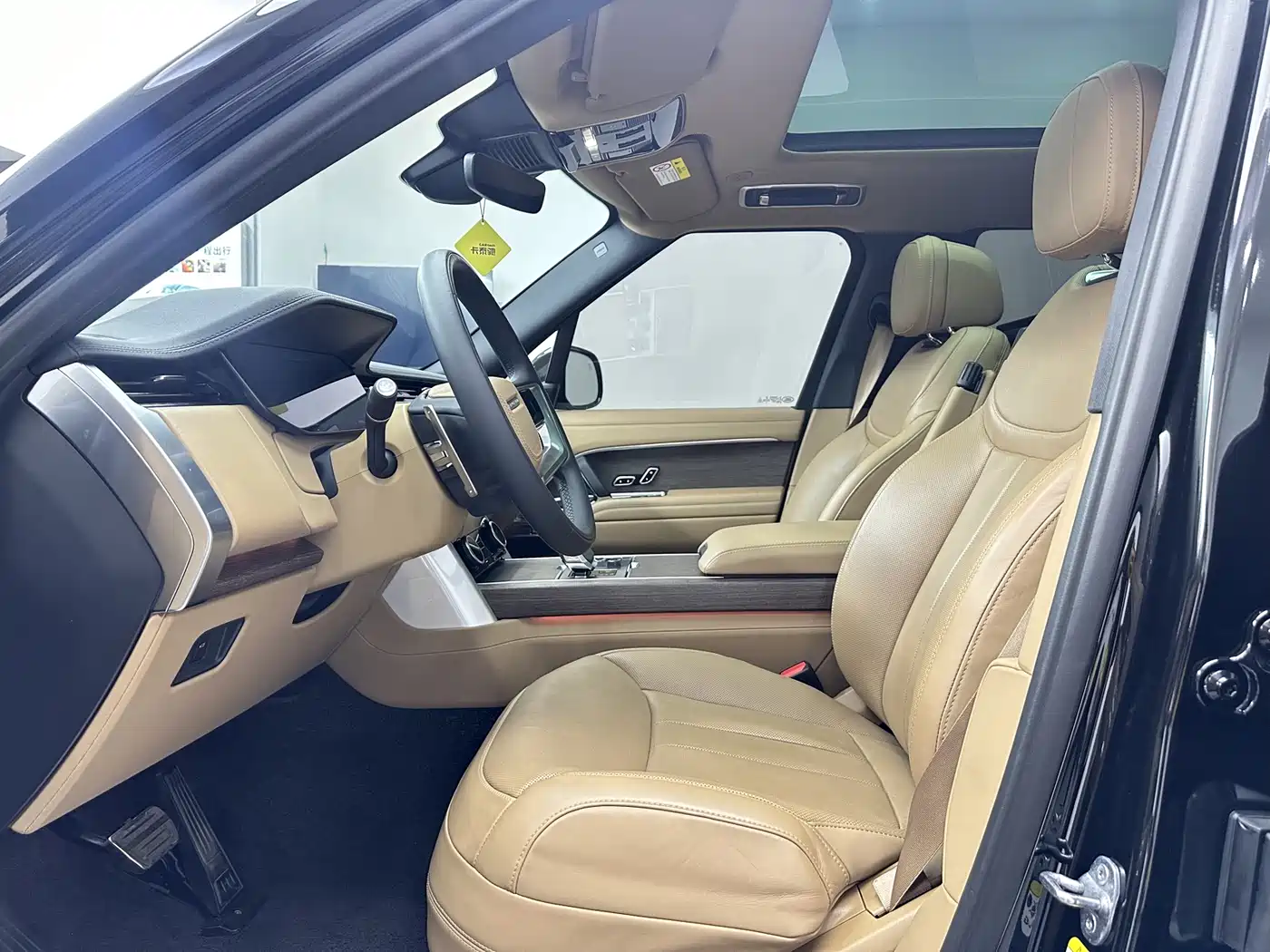Land Rover Range Rover 2023 3.0 L6 400PS Golden Age Long Wheelbase фото 10