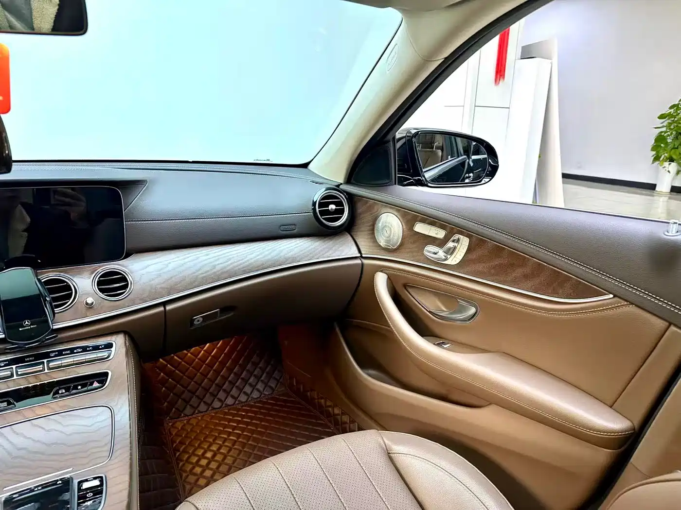 Mercedes-Benz E-Class 2023 Facelift E 300 L Luxury фото 18