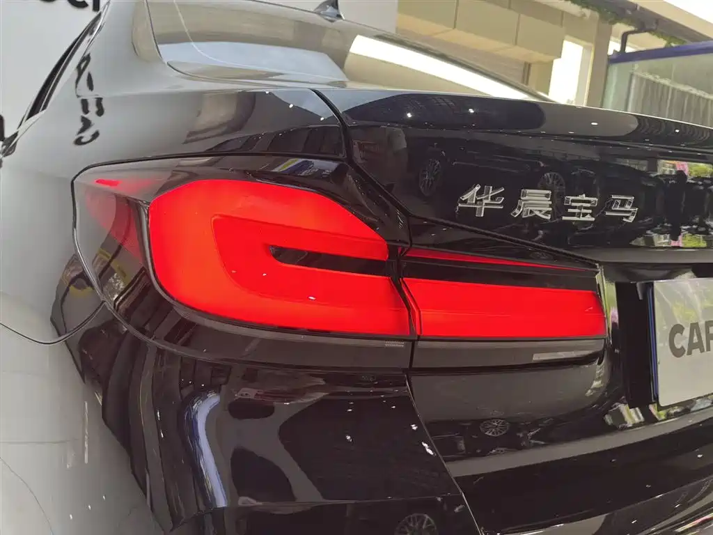 BMW 5 Series 2022 530Li Leading M Sport Package фото 6