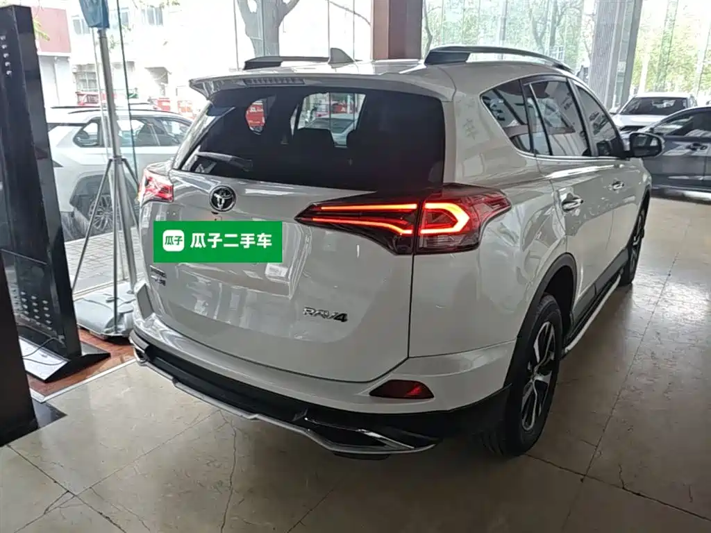 Toyota RAV4 Rongfang 2016 2.0L CVT 2WD Trend (China V) фото 7