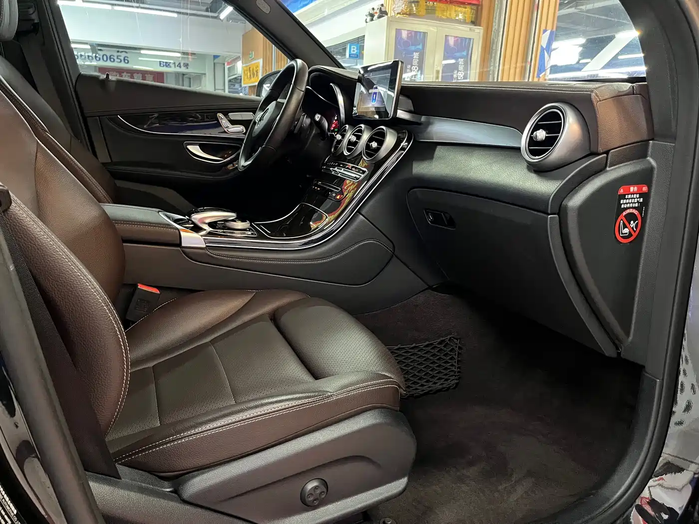 Mercedes-Benz GLC 2018 Facelift GLC 260 4MATIC Luxury фото 15