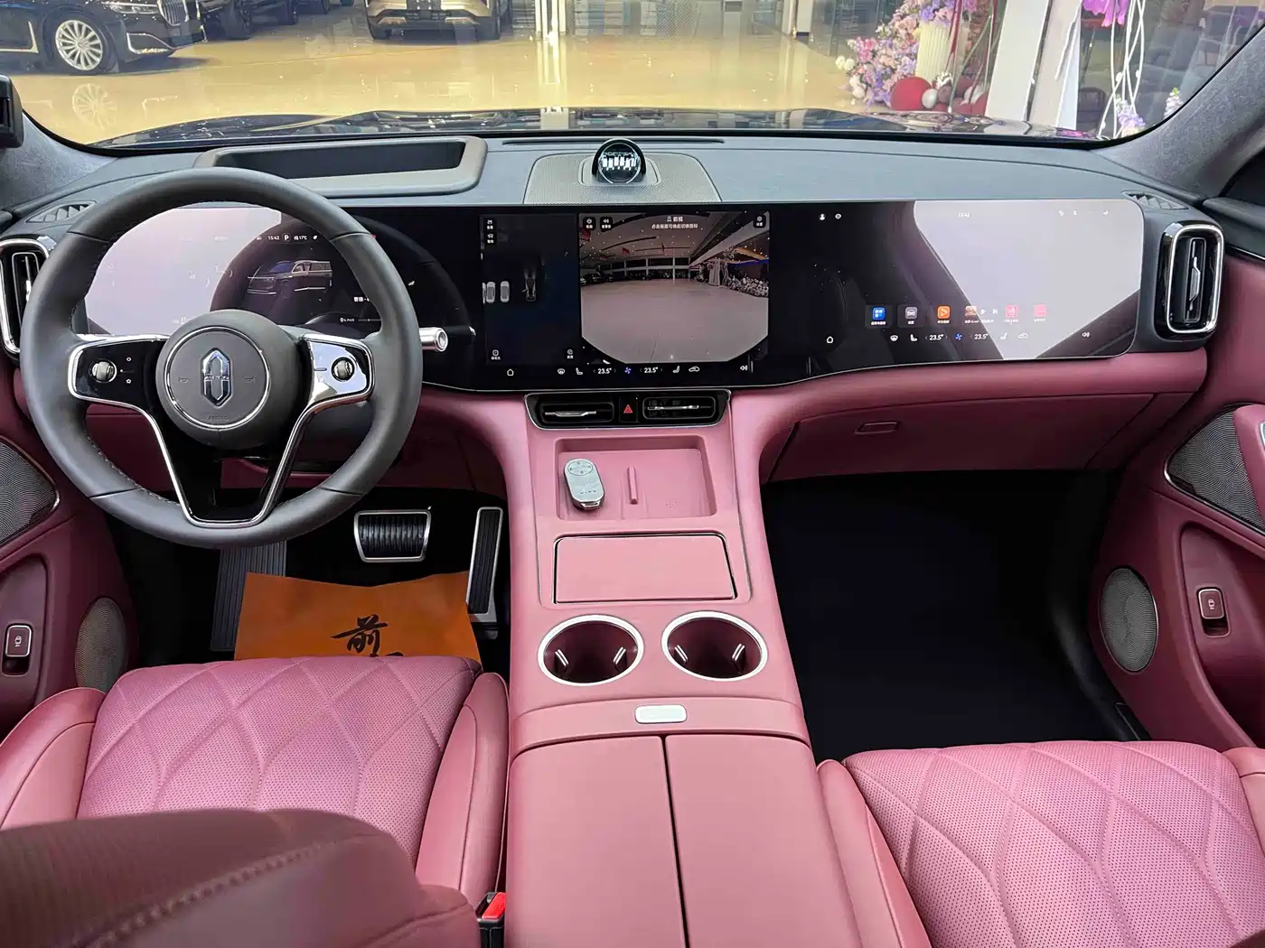 AITO Wenjie AITO M8 2025 Extended Range Ultra 53.4kWh 6-Seater фото 15