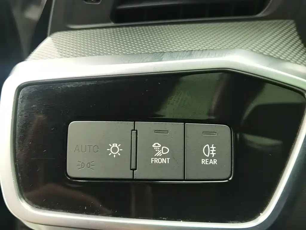 Фото 21 - Audi A6L