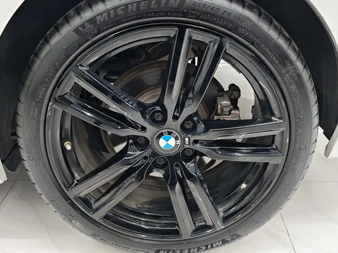 BMW 1 Series 2023 125i M Sport Shadow Edition фото 8