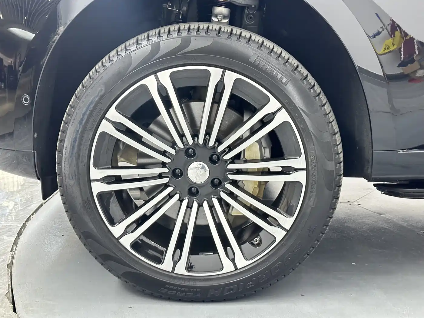 Land Rover Range Rover 2023 3.0 L6 400PS Golden Age Long Wheelbase фото 22