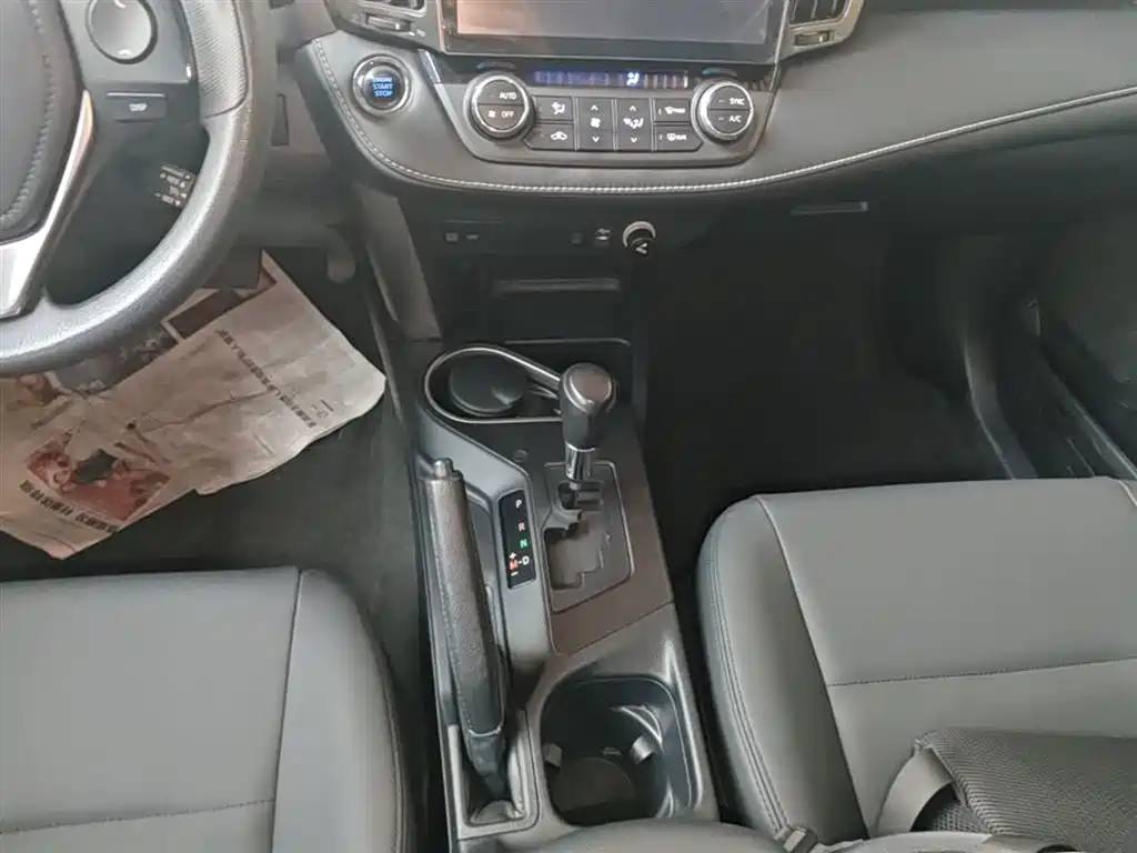 Toyota RAV4 Rongfang 2016 2.0L CVT 2WD Trend (China V) фото 14