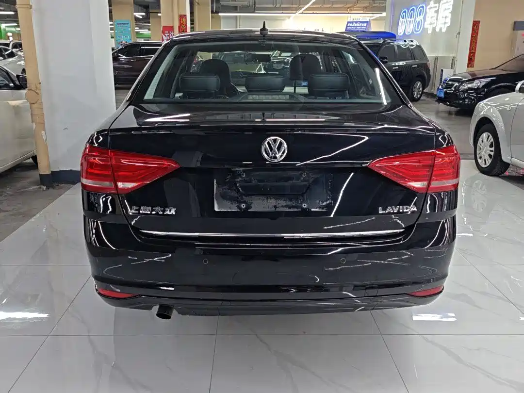 Volkswagen Lavida 2015 1.6L Automatic Comfort Edition фото 8