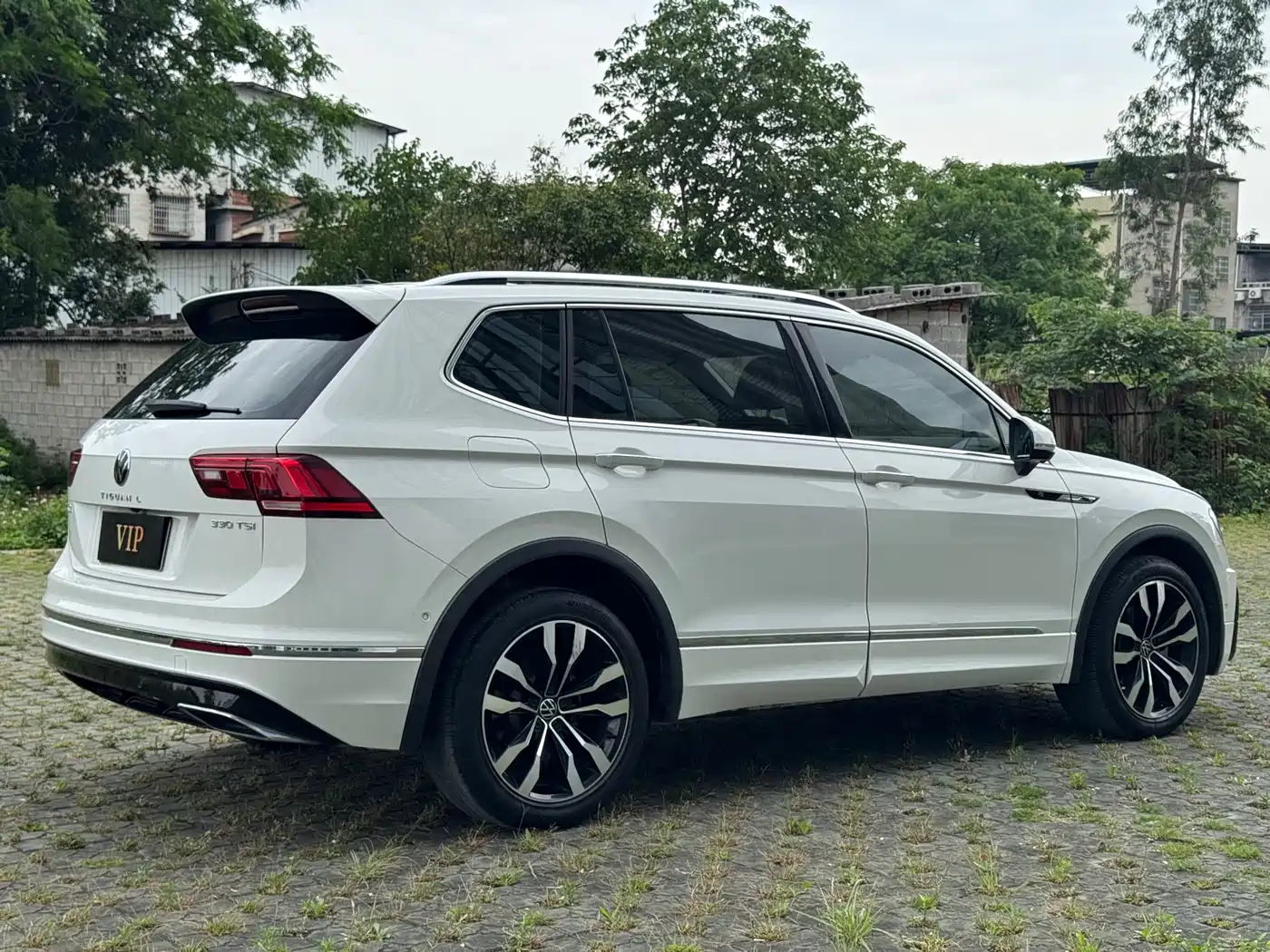 Volkswagen Tiguan L 2021 330TSI Automatic 2WD R-Line Premium фото 4