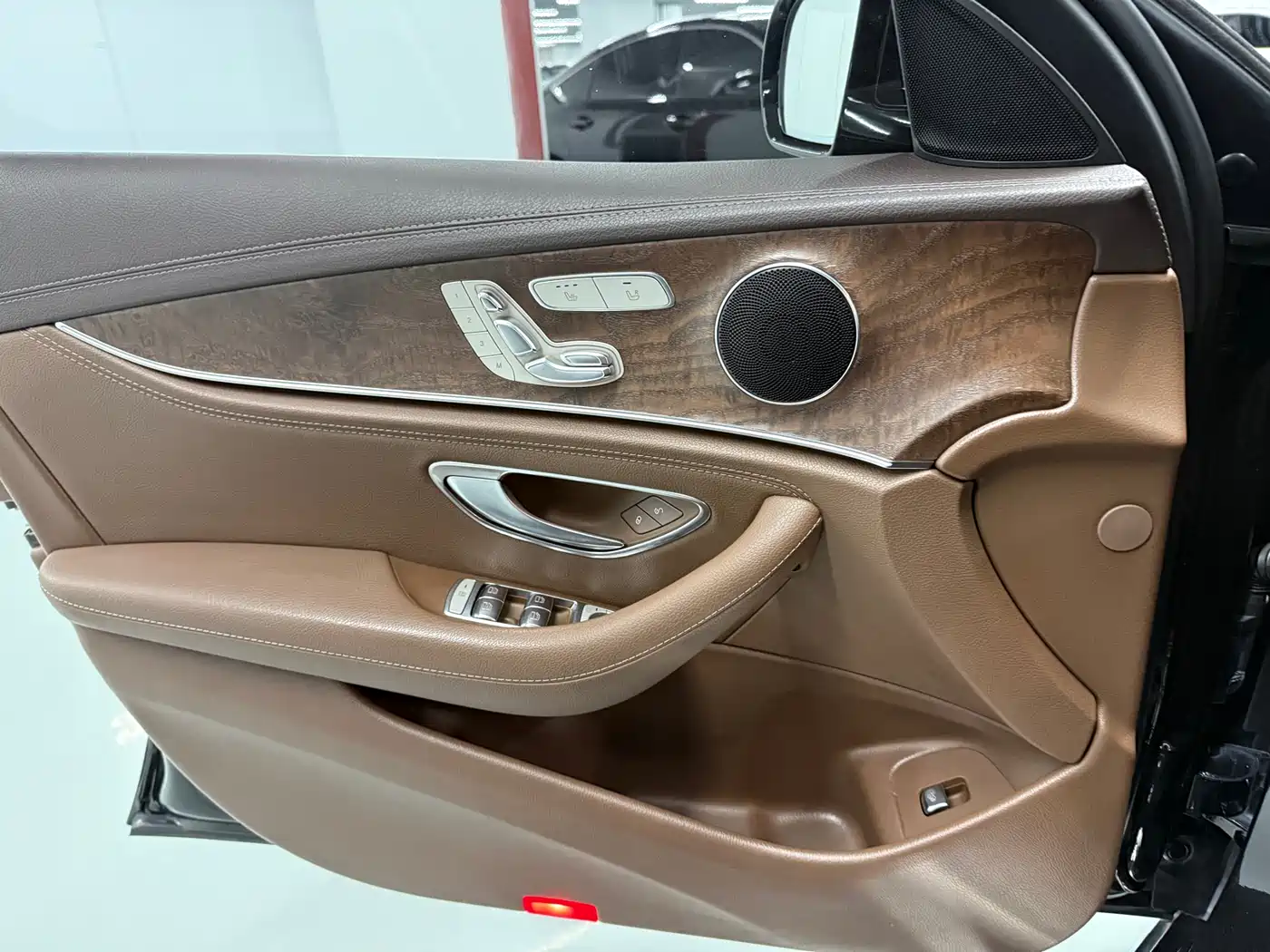 Mercedes-Benz E-Class 2018 E 300 L Luxury фото 6