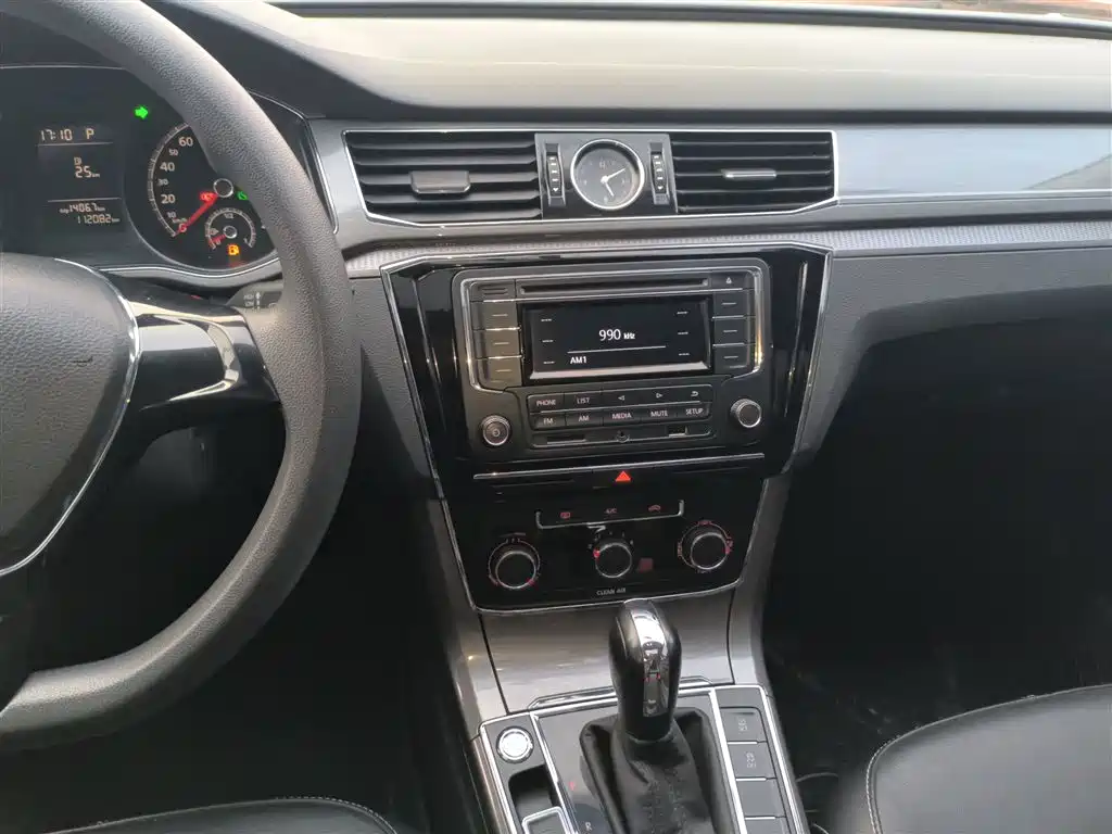 Volkswagen Passat 2017 330TSI DSG Prestige фото 13