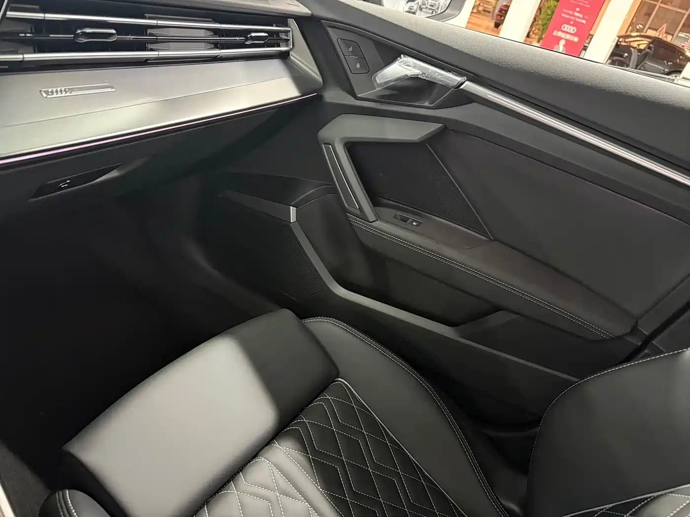 Audi A3 2025 A3L Limousine 35TFSI Flying Spur Premium + Luxury Selection Package фото 9