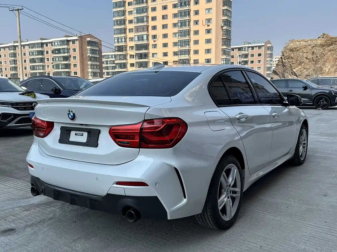 BMW 1 Series 2022 120i M Sport Shadow Edition фото 4