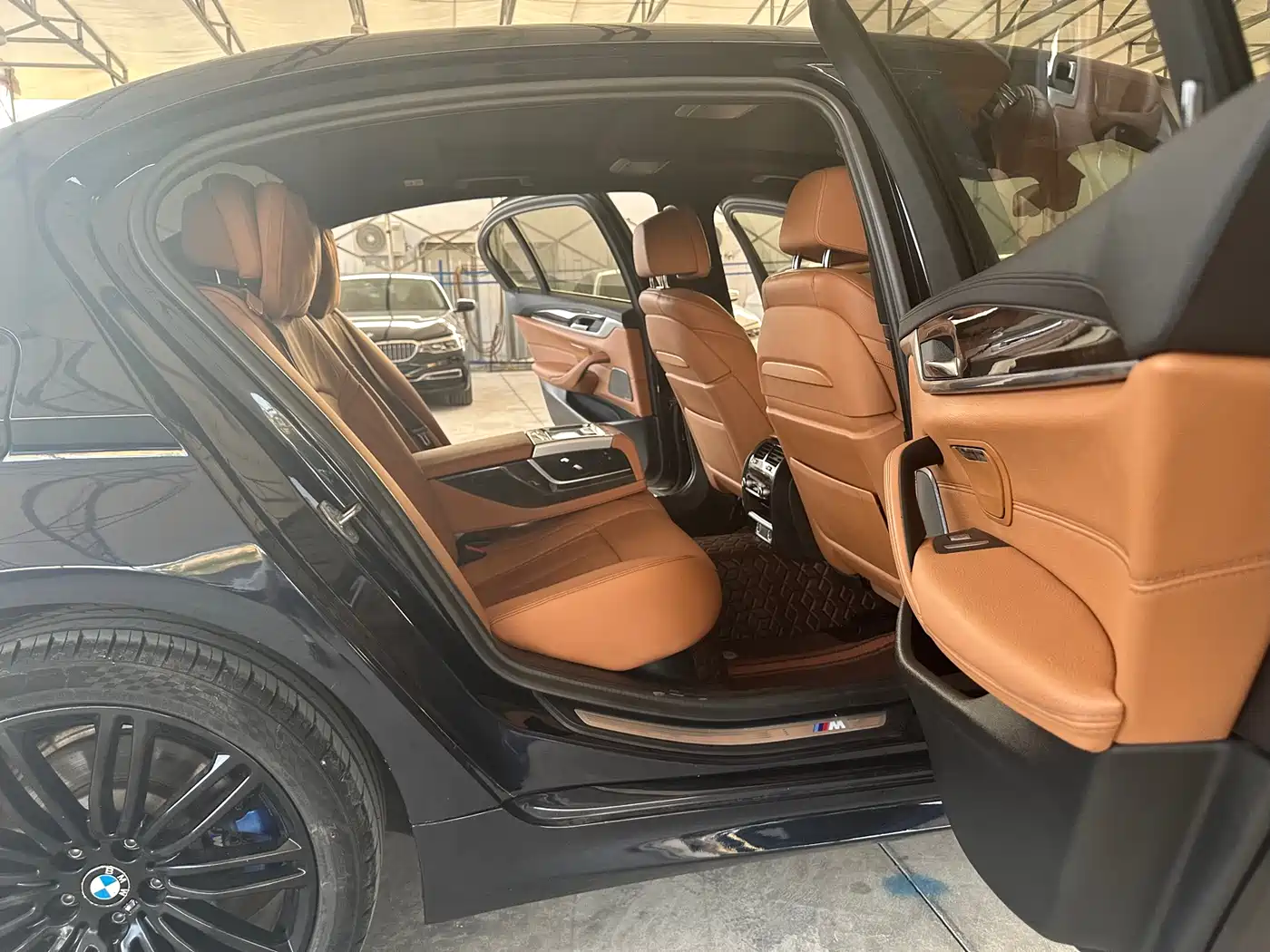 BMW 5 Series 2019 530Li Premium M Sport Package фото 21