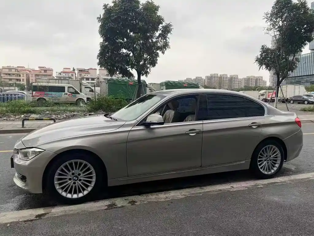 Photo 2 - BMW 3 Series