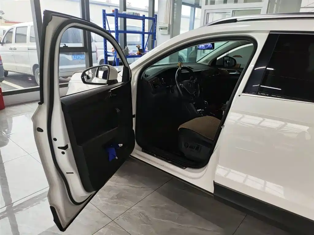 Volkswagen Tharu 2021 Model 280TSI 2WD Luxury Edition фото 5