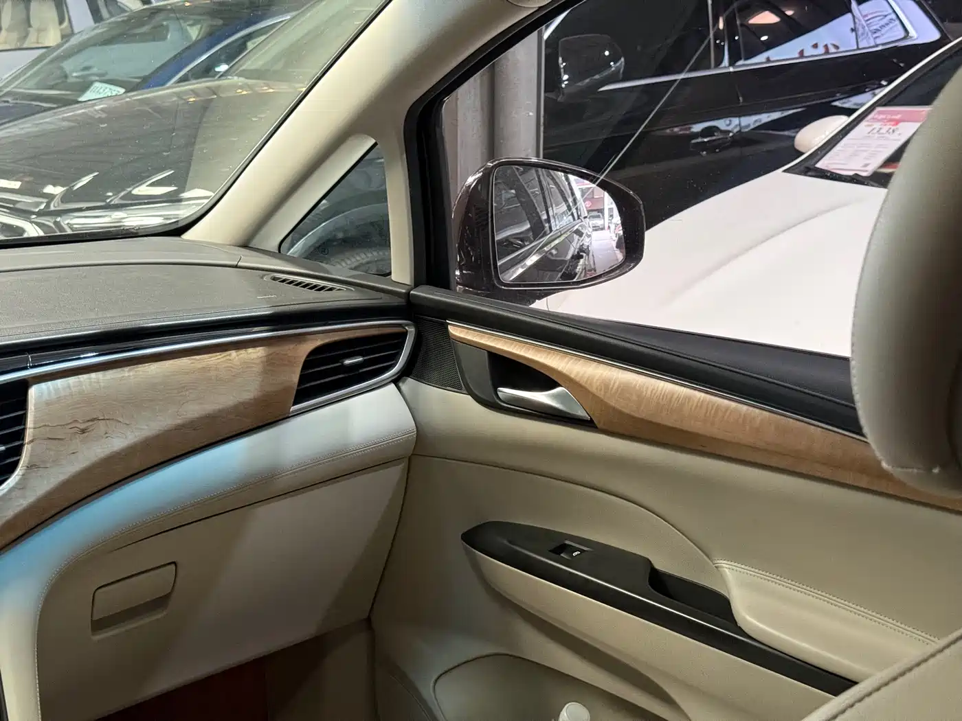 Buick GL8 2017 ES 28T Comfort Type China V фото 15