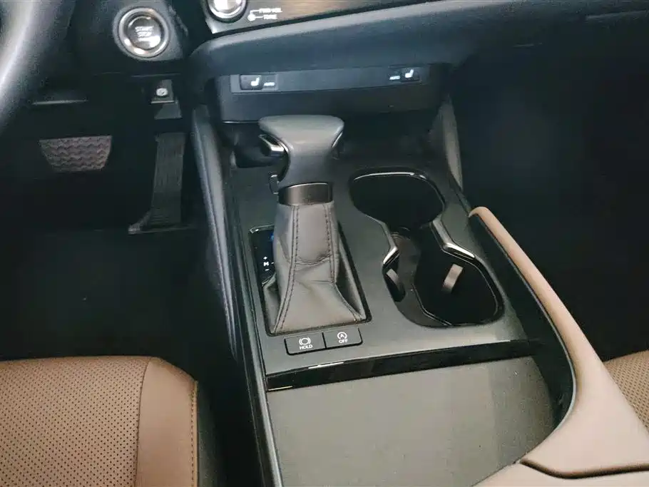 Lexus ES 2023 200 Excellence Edition фото 16