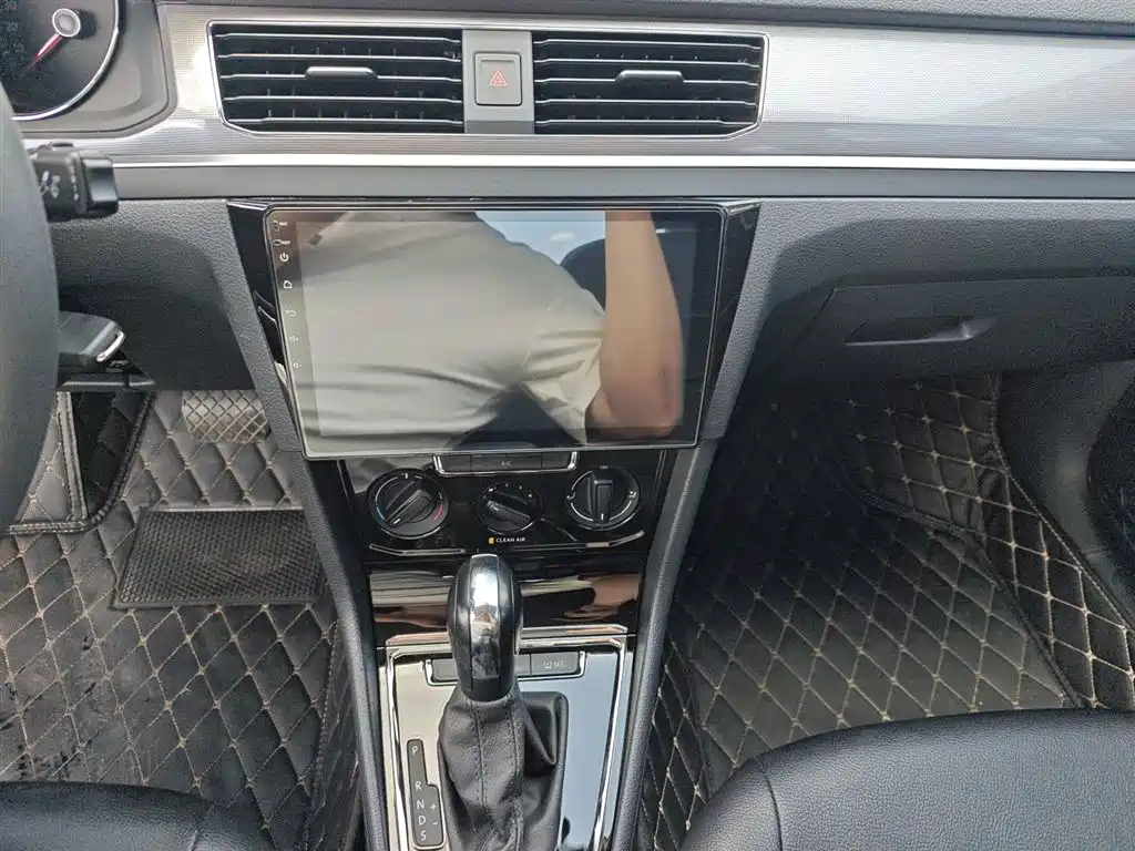 VOLKSWAGEN BORA