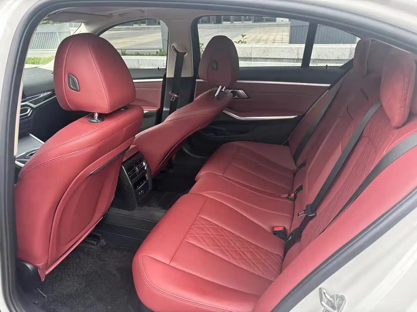 BMW 3 Series 2024 325Li M Sport Shadowline Package фото 9
