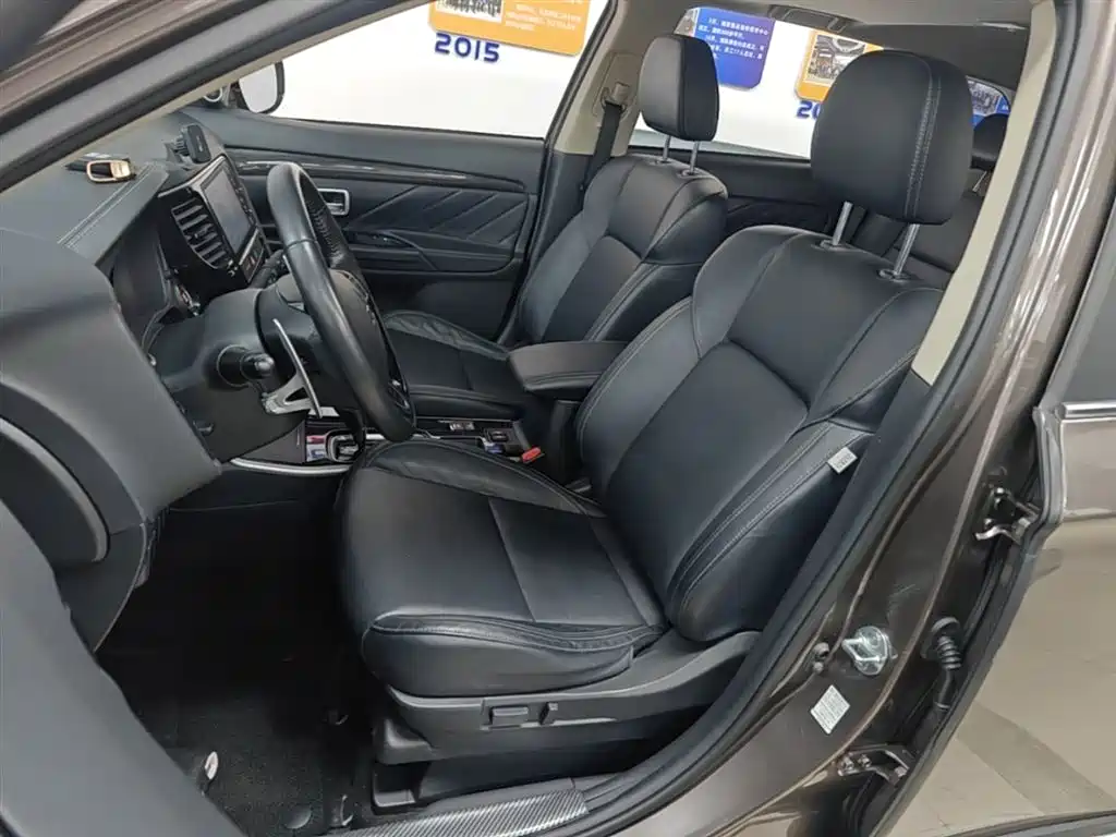 Mitsubishi Outlander 2019 2.4L 2WD Premium Edition 5-seater China V фото 15