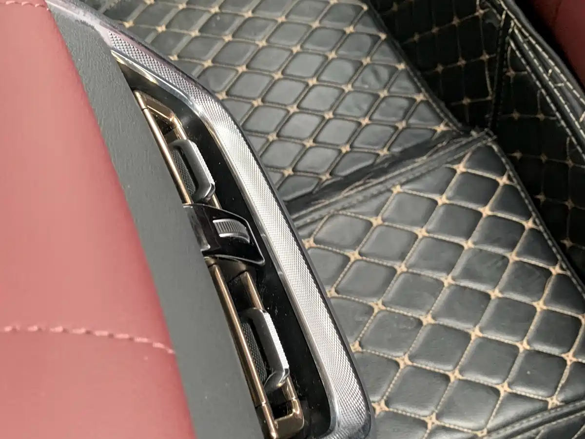 Hongqi H5 2023 2.0T Auto Smart Connect Flag Comfort фото 13