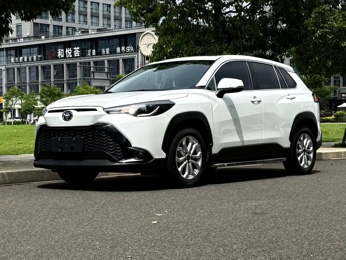 Toyota Frontlander 2023 2.0L CVT Leading Edition
