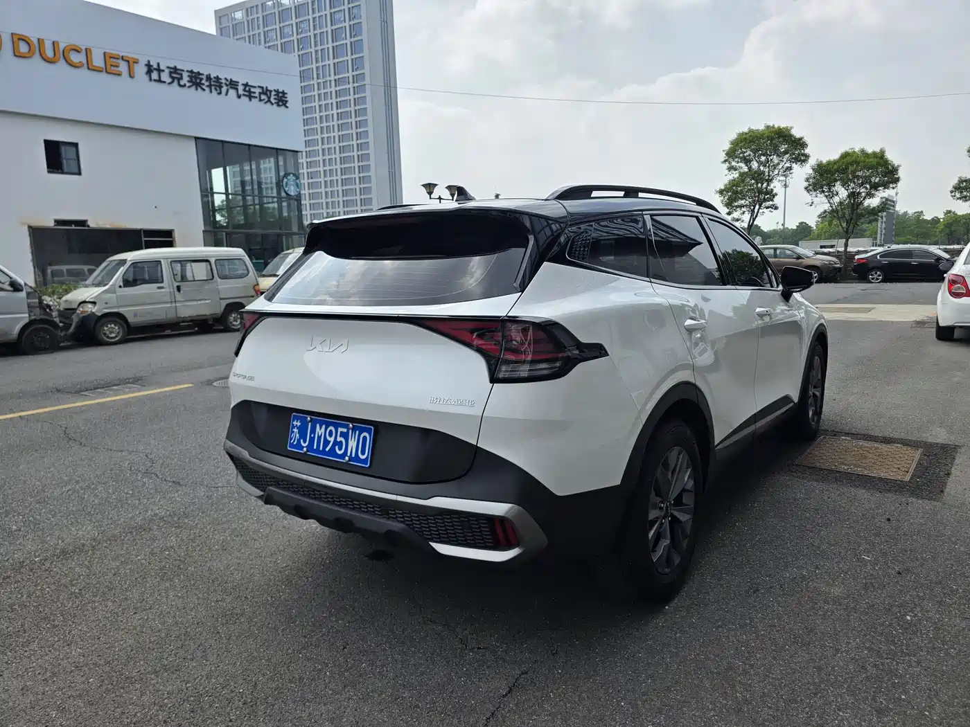 Kia Sportage 2023 1.5T 2WD Premium Edition фото 6