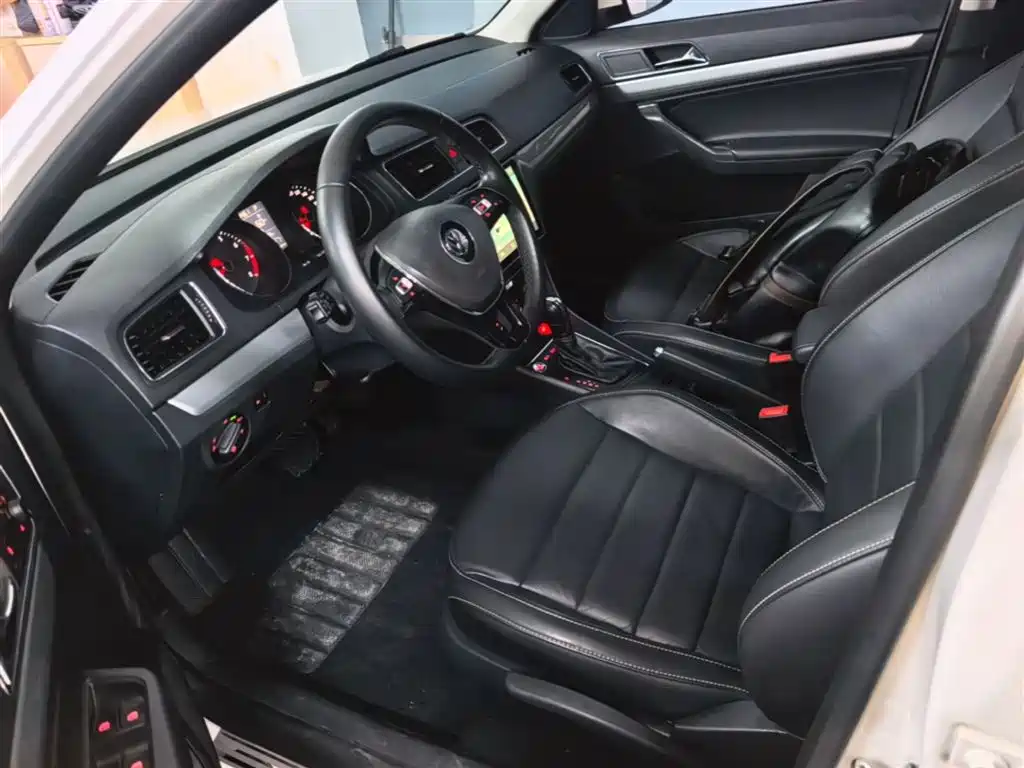 Volkswagen Lavida Tour 2017 230TSI DSG Comfort Edition фото 15