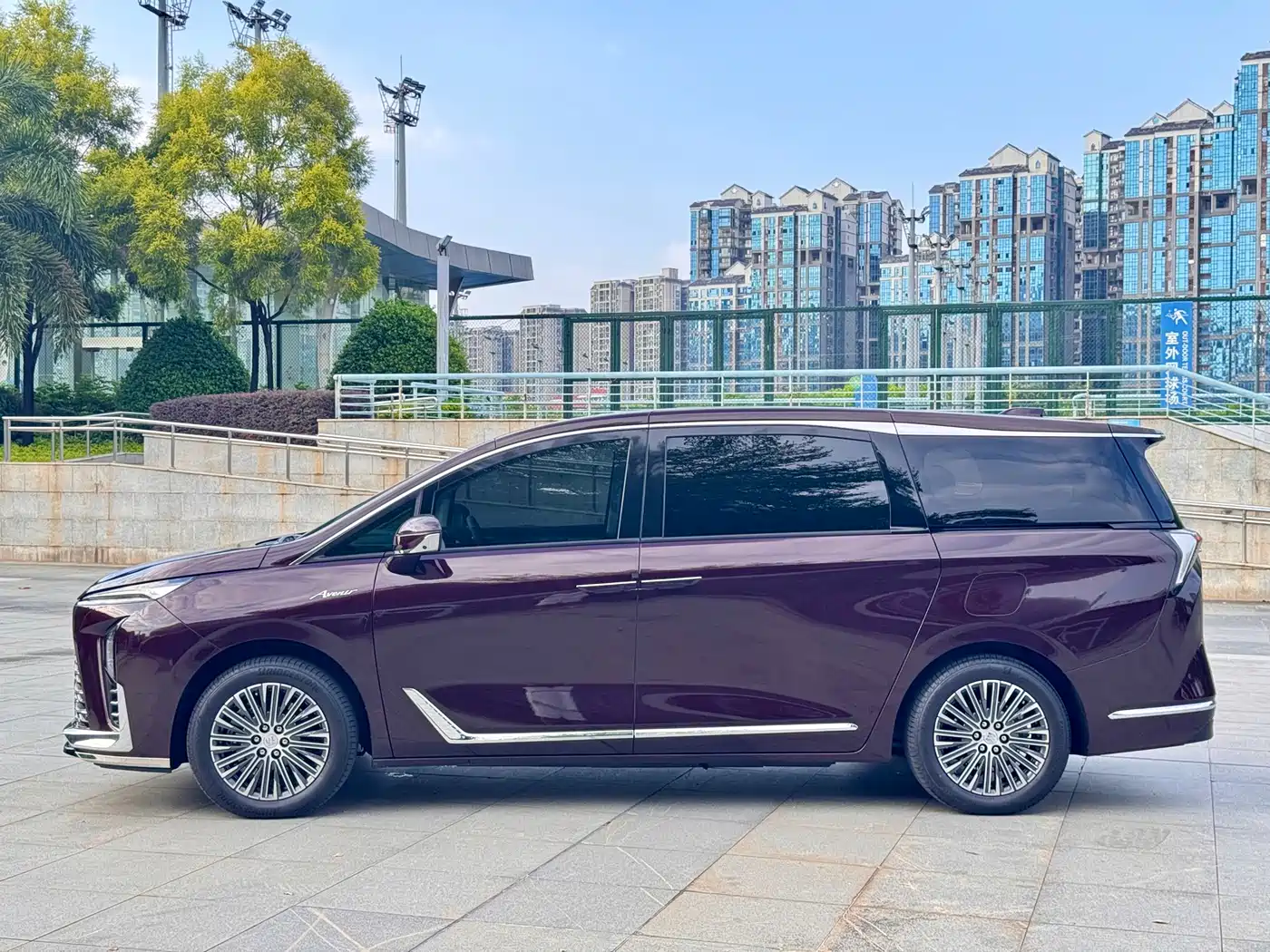 Buick GL8 New Energy 2024 Landglory Premium Edition 7-Seater фото 3
