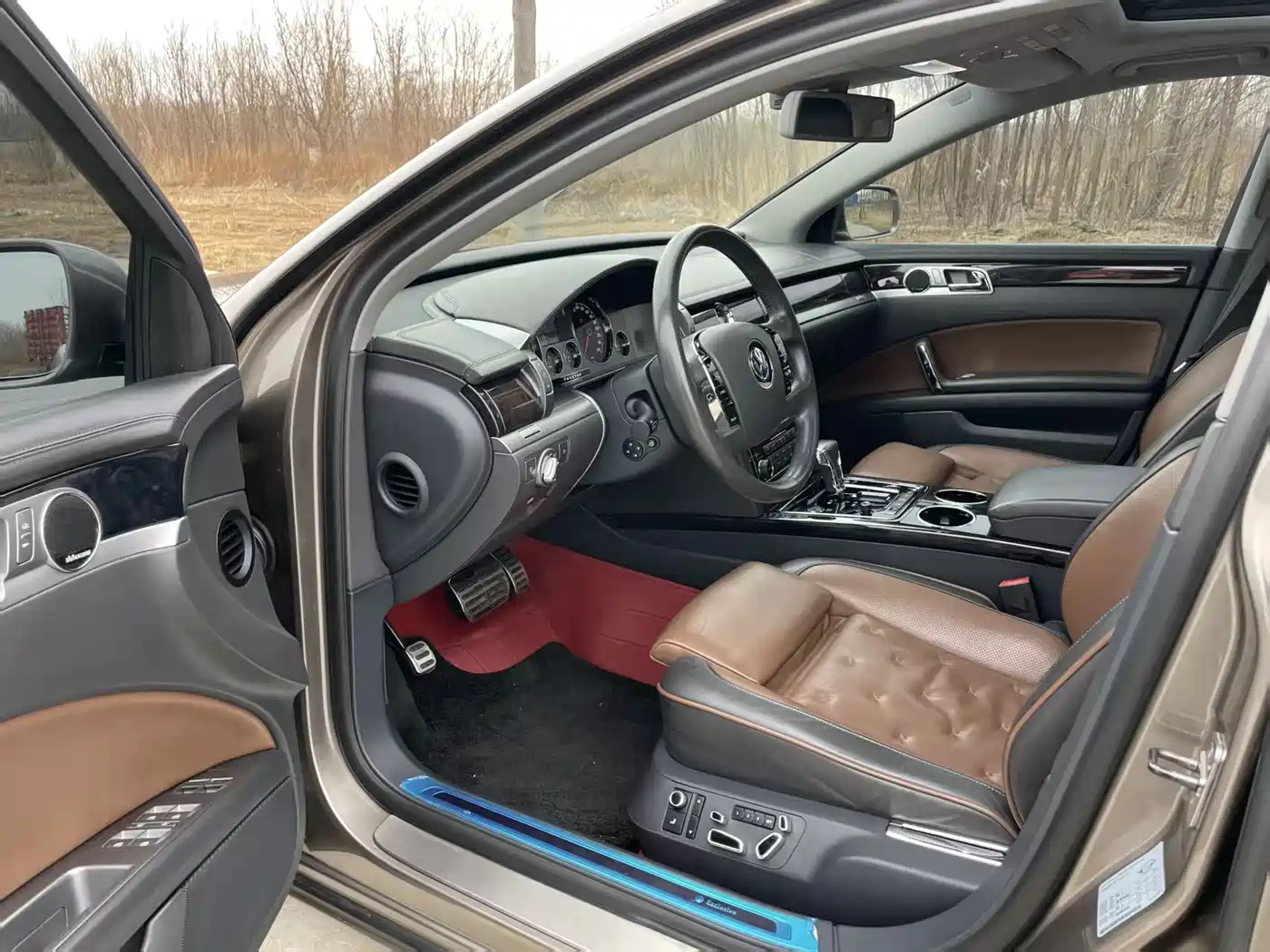 Volkswagen Phaeton 2015 Model 3.0L Exclusive Edition фото 5