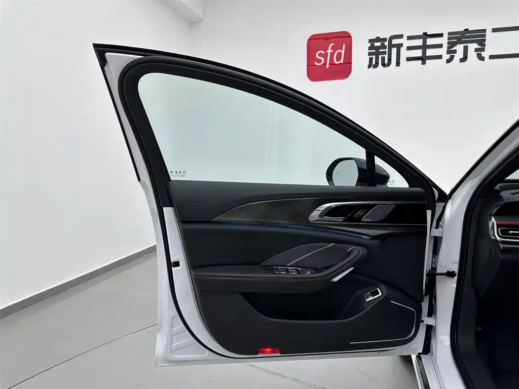 Hongqi H6 2025 Model 2.0T Fashion Edition фото 8