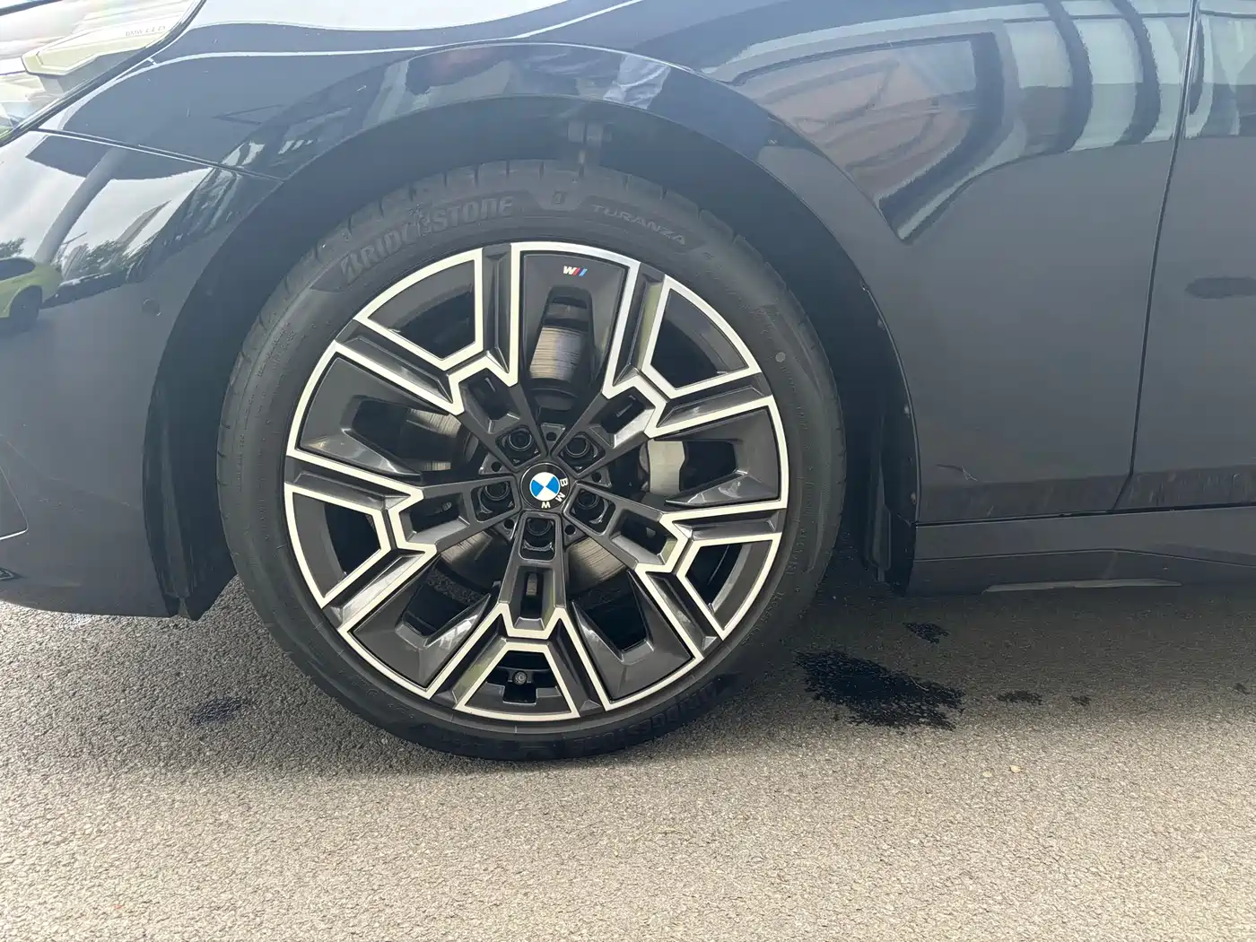 BMW 5 Series 2025 530Li Premium M Sport Package фото 5