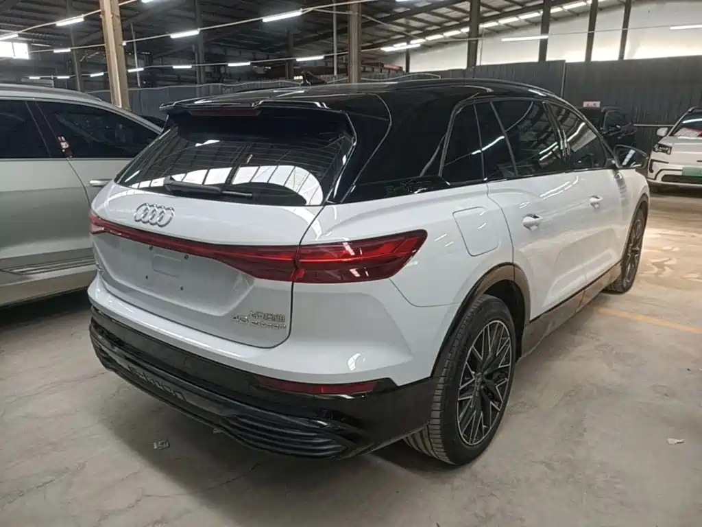 Фото 7 - Audi Q5 e-tron