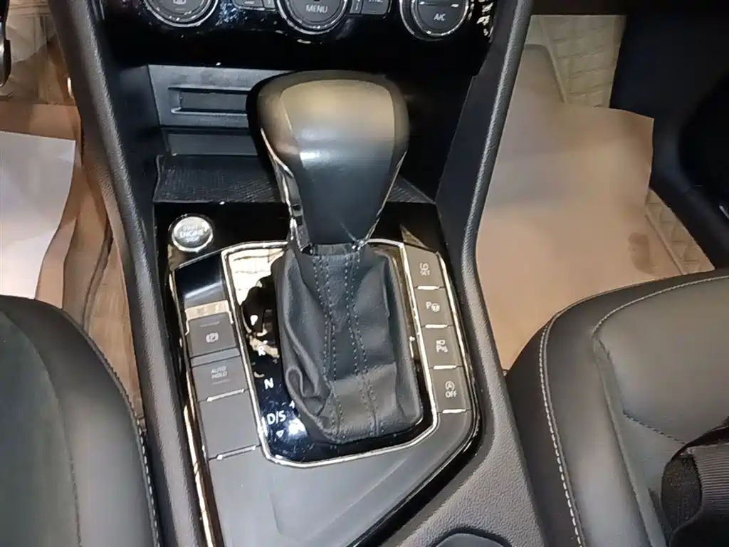Volkswagen Tiguan L 2021 330TSI Automatic 2WD R-Line Premium фото 14