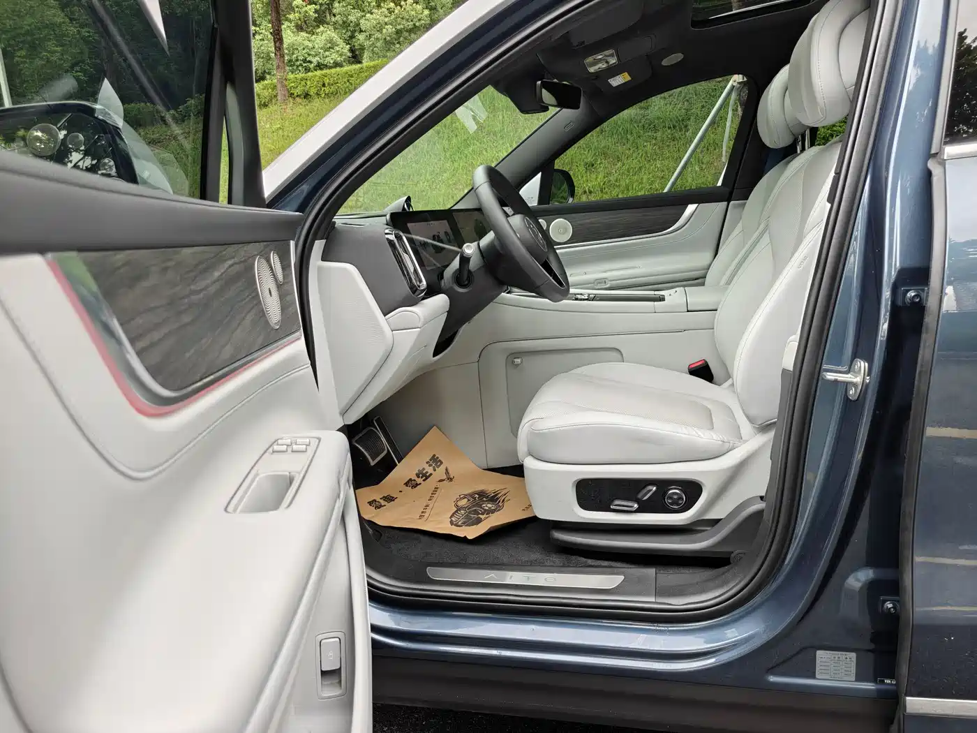 AITO Wenjie AITO M9 2024 Pure Electric Max Edition 100kWh 6-Seater фото 13