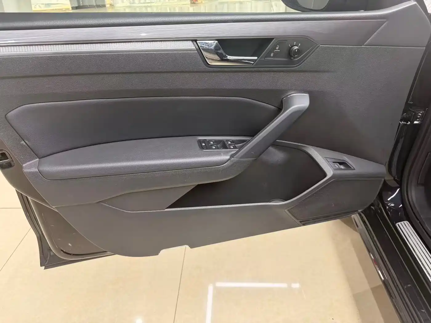 Volkswagen Passat 2017 330TSI DSG Prestige фото 12