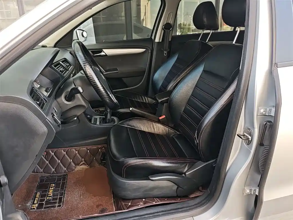 Volkswagen Lavida 2013 Facelift Classic 1.6L Manual Trend фото 15