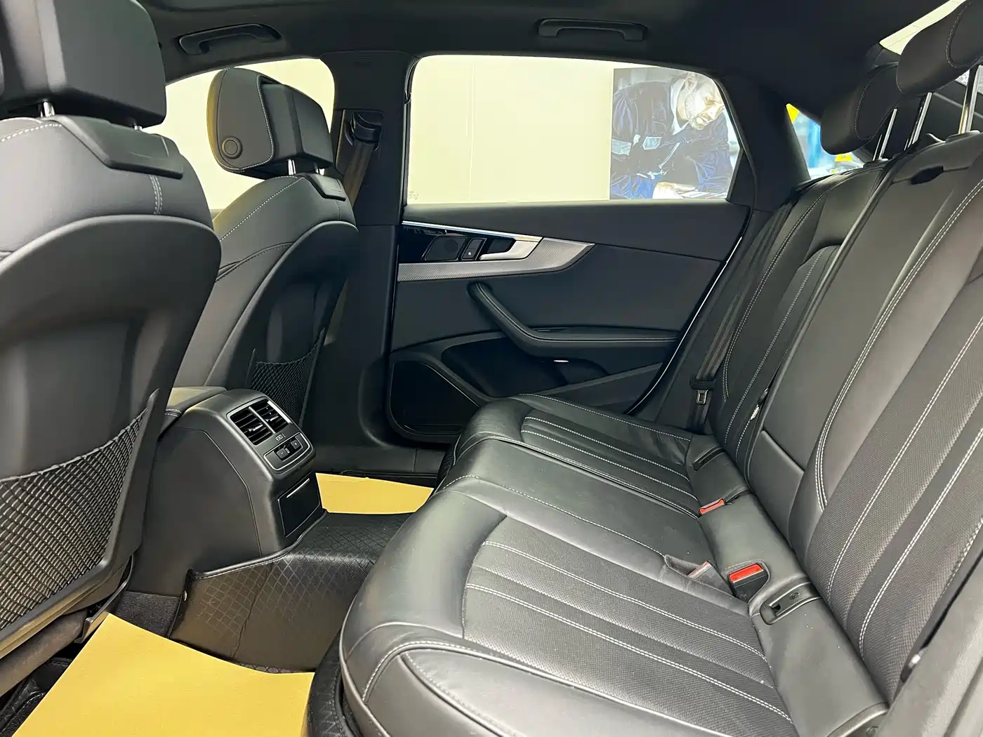 Audi A4L 2023 40 TFSI quattro Luxury Sport фото 8