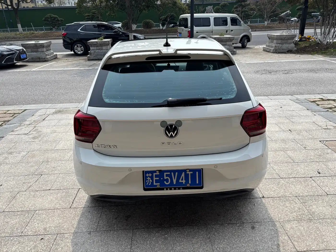 VOLKSWAGEN POLO