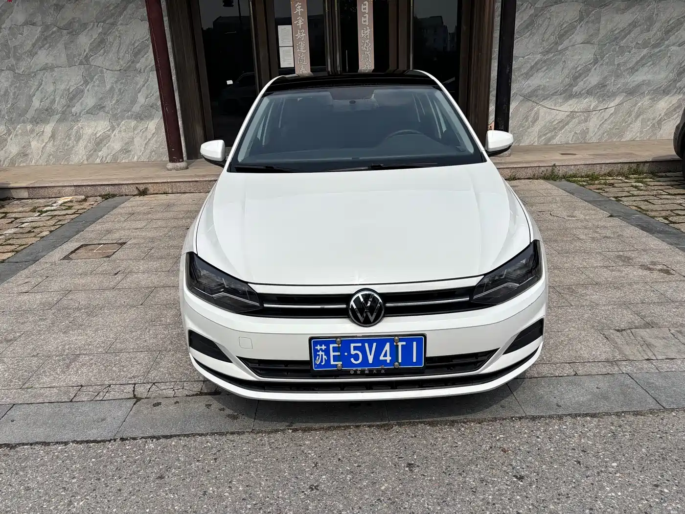 VOLKSWAGEN POLO