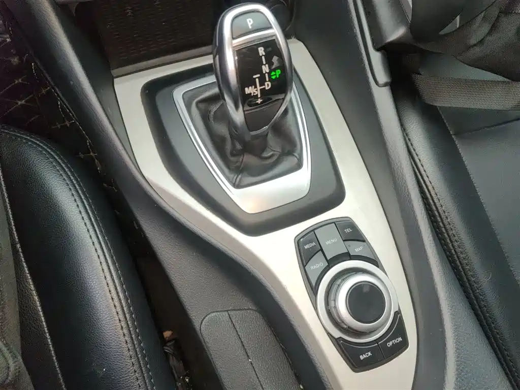 BMW X1 2014 sDrive18i Fashion Edition фото 10