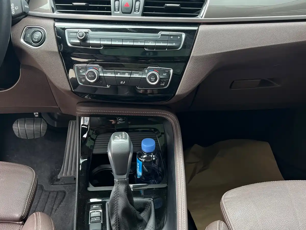 BMW X1 2018 sDrive18Li Premium Model фото 13