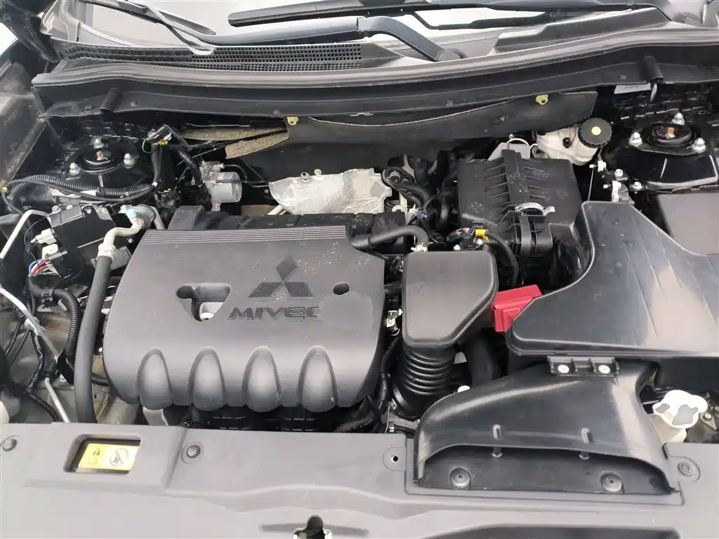 Mitsubishi Outlander 2020 2.4L 4WD Luxury 7-seater фото 17