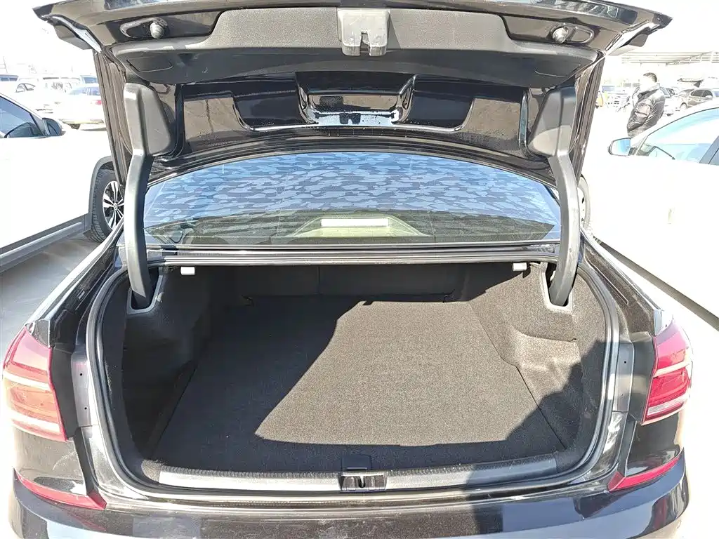 Volkswagen Passat 2017 330TSI DSG Prestige фото 19