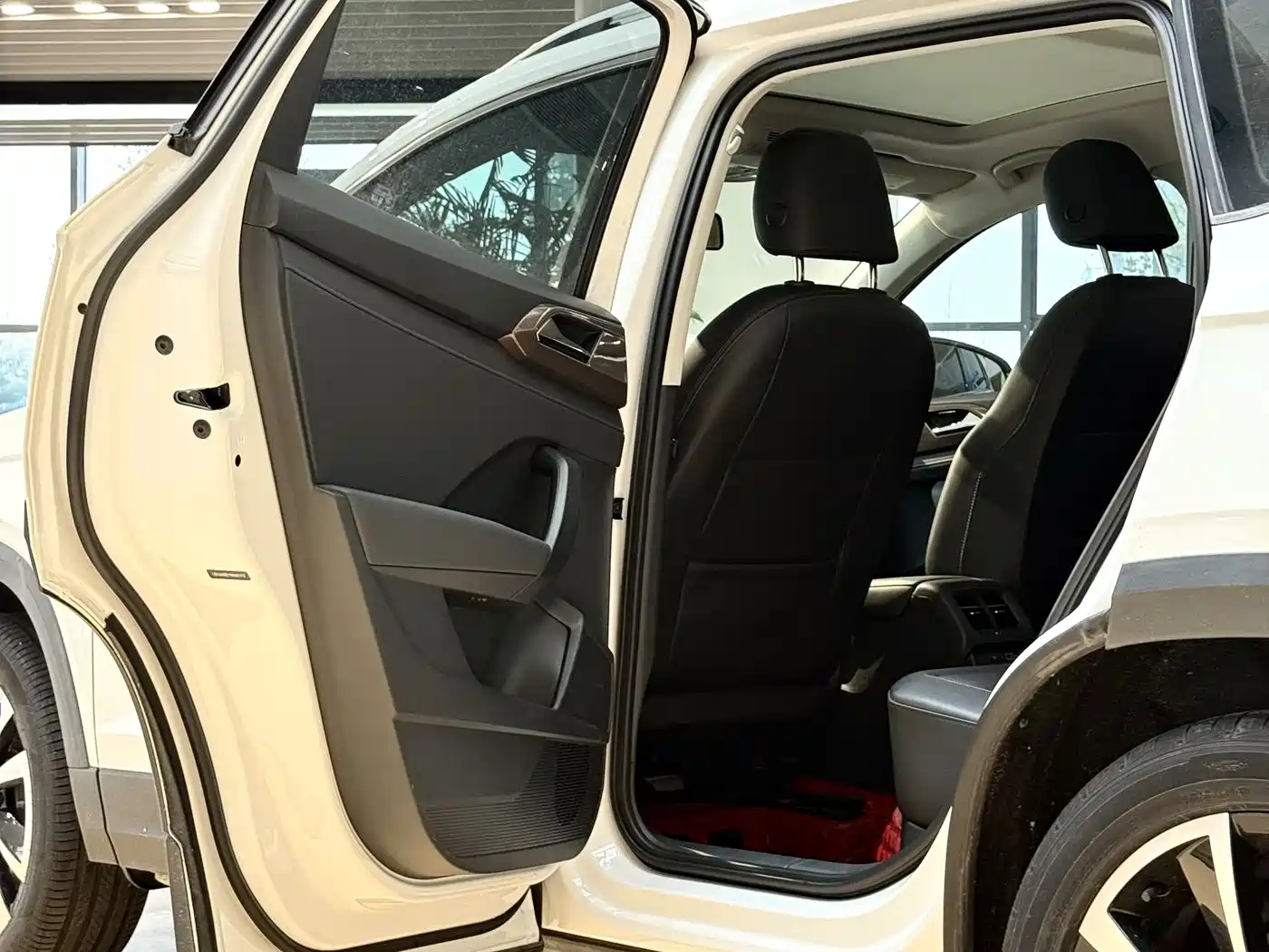 Volkswagen Tharu 2022 280TSI FWD Luxury Edition фото 10