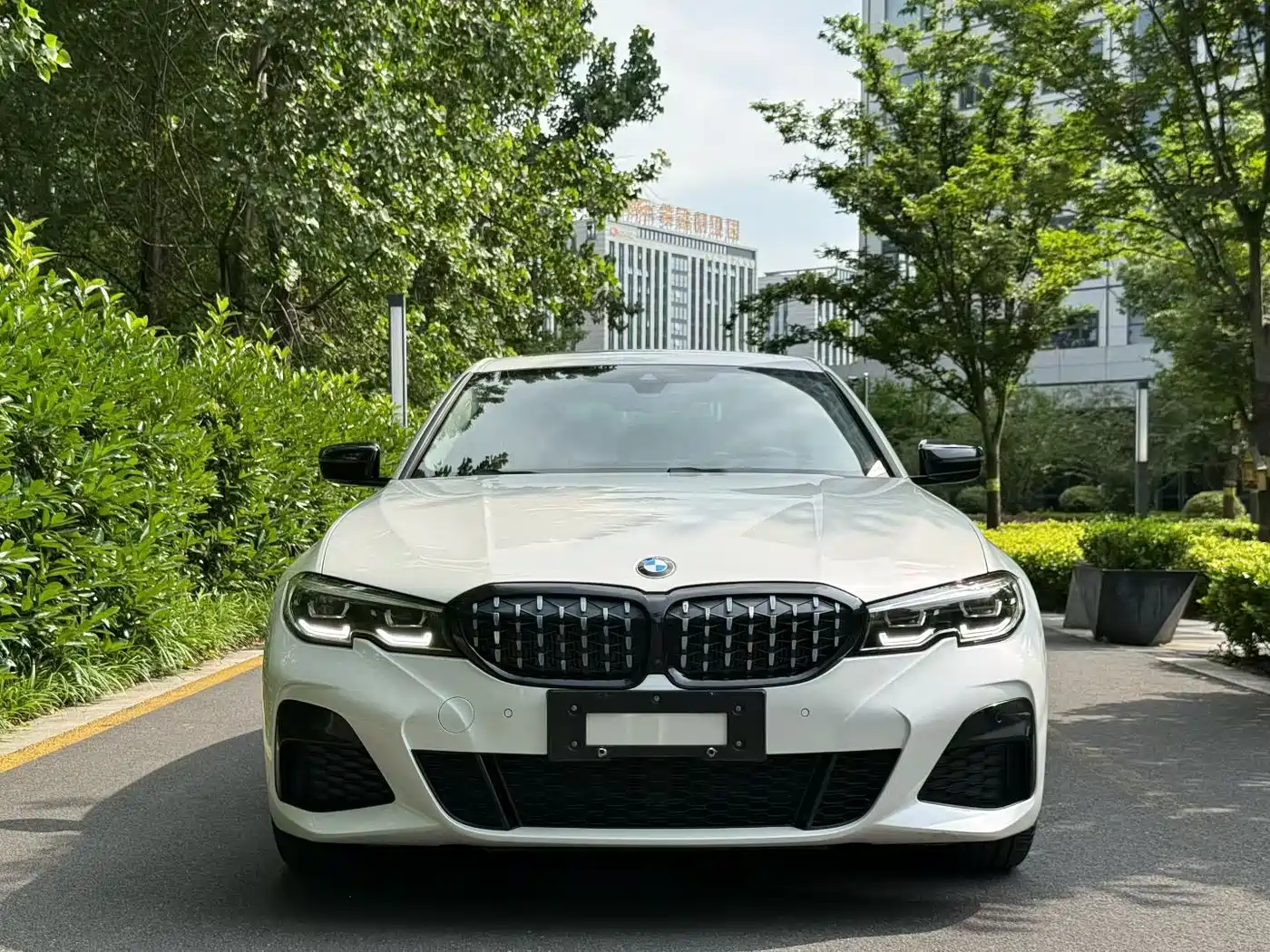 BMW 3 Series 2022 Facelift 325i M Sport Shadow Edition фото 2