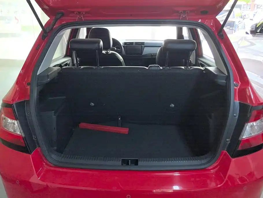 Škoda Fabia 2017 1.4L Auto Forward Edition фото 4