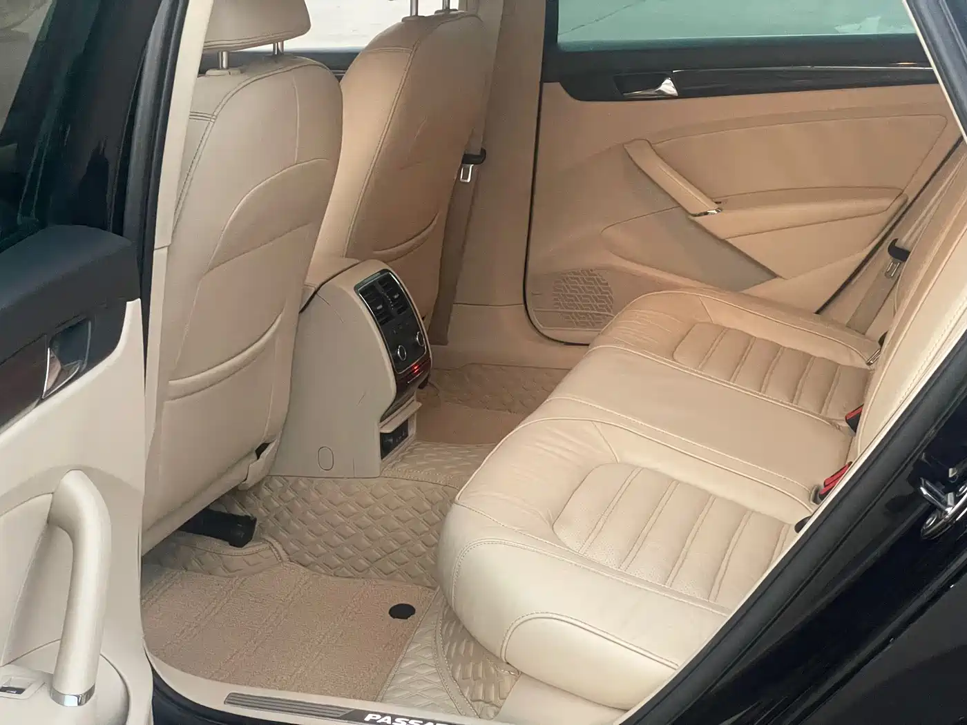 Volkswagen Passat 2014 1.8TSI DSG Executive Edition фото 5